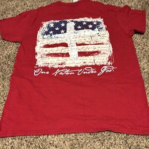 Red tshirt with flag, cross and one nation under God print size small